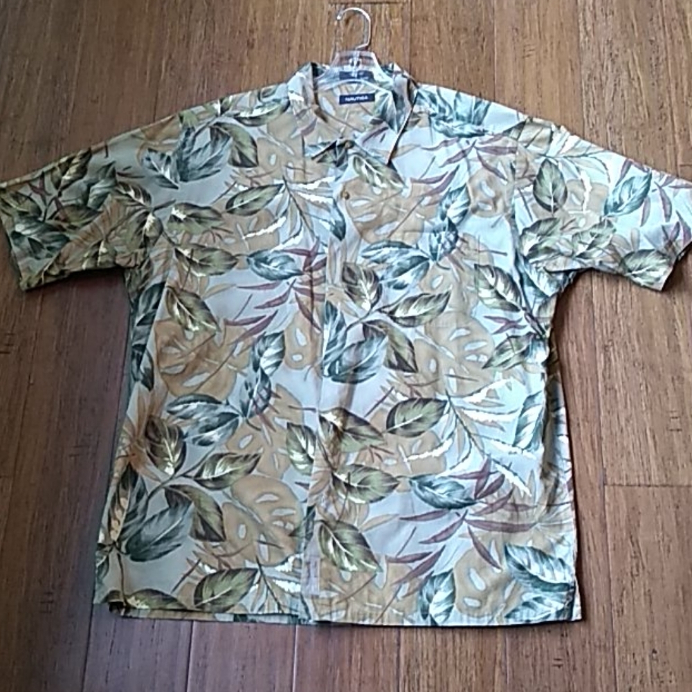 Nautica short sleeves men shirt.